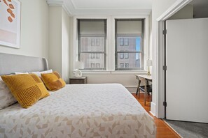 2 bedrooms, desk, iron/ironing board, WiFi