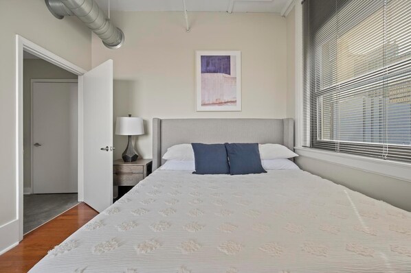 2 bedrooms, desk, iron/ironing board, WiFi