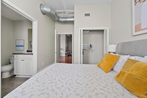 2 bedrooms, desk, iron/ironing board, WiFi