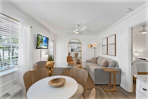 TV - Barefoot Boho- Bungalow on Anna Maria Island (Bradenton Beach)