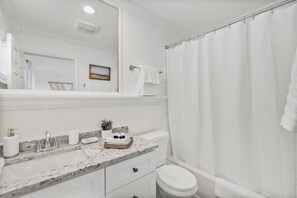 Hair dryer, towels, soap, toilet paper - Barefoot Boho- Bungalow on Anna Maria Island (Bradenton Beach)