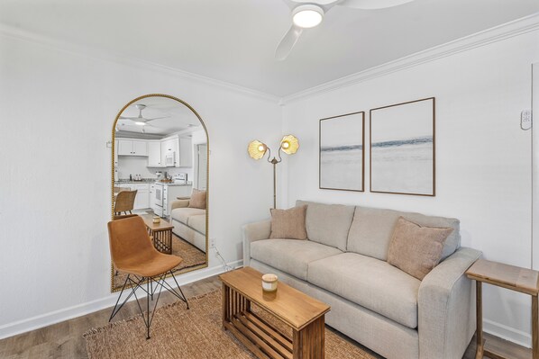 TV - Barefoot Boho- Bungalow on Anna Maria Island (Bradenton Beach)
