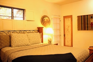 2 bedrooms, iron/ironing board, WiFi, bed sheets - Sunny Tucson Casita – Patio, Fast WiFi, AC, Near UA & Downtown! (Tucson)