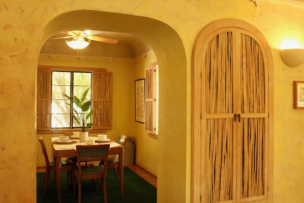 Dining - Sunny Tucson Casita – Patio, Fast WiFi, AC, Near UA & Downtown! (Tucson)