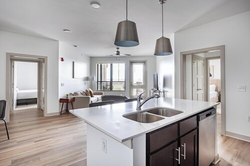 Landing | Stylish 2BD, Pool, Rooftop Lounge