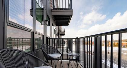 Landing | Stunning 1BD, Courtyard, Rooftop Lounge