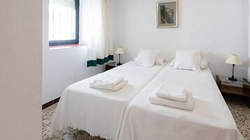 4 quartos, berço de viagem