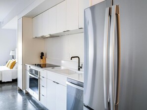 Kühlschrank, Esstisch