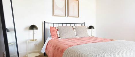 2 bedrooms, desk, iron/ironing board, WiFi