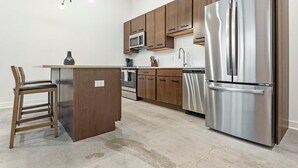 Private kitchen - Landing | Stunning 1BD, Courtyard, Gym (St. Louis)