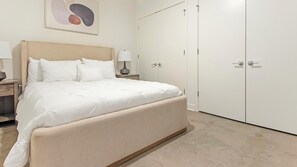 Room - Landing | Spectacular 1BD, Courtyard, Gym (St. Louis)