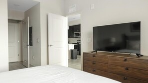 1 bedroom, desk, iron/ironing board, WiFi - Landing | Stunning 1BD, Gym, Clubhouse (Palmetto)