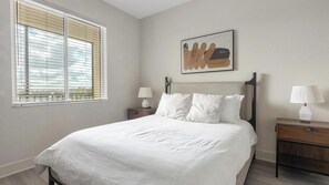 1 slaapkamer, een bureau, een strijkplank/strijkijzer, wifi