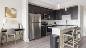 Kühlschrank, Esstisch