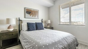 1 habitación, escritorio, tabla de planchar con plancha y wifi 