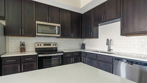 Kühlschrank, Esstisch