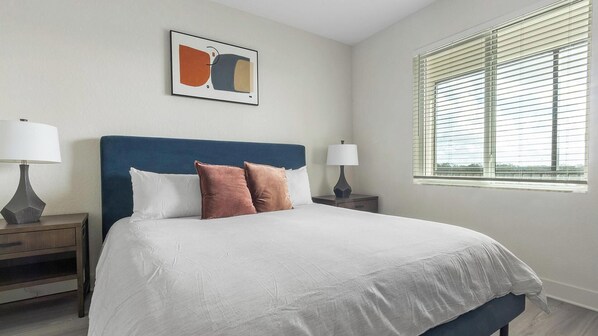 1 bedroom, desk, iron/ironing board, WiFi - Landing | Beautiful 1BD, Gym, Yoga Studio (Palmetto)