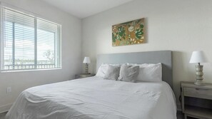 2 bedrooms, desk, iron/ironing board, WiFi