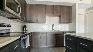 Kühlschrank, Esstisch