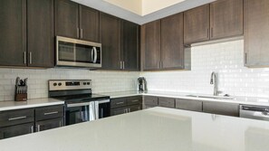 Kühlschrank, Esstisch