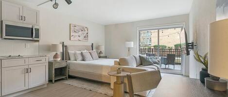 Työpöytä, silitysrauta/-lauta, Wi-Fi, vuodevaatteet