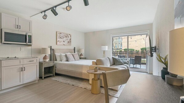 Desk, iron/ironing board, WiFi, bed sheets - Landing | Chic Studio, Pool, Gym (Raleigh)