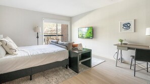 Desk, iron/ironing board, WiFi, bed sheets