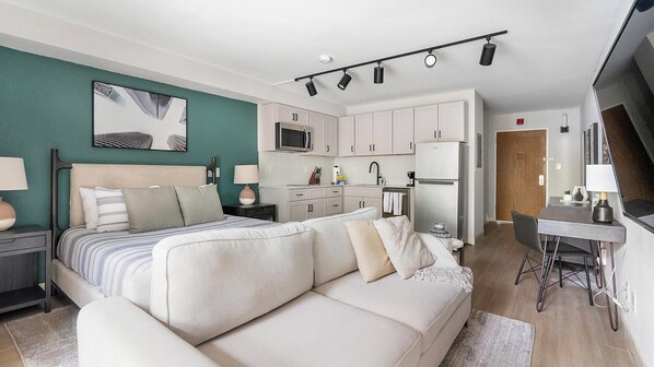 Skrivebord, strygejern/strygebræt, Wi-Fi, sengetøj