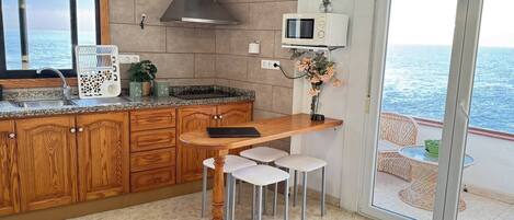 Cookware/dishes/utensils
