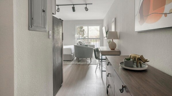 Bureau, fer et planche à repasser, Wi-Fi, draps fournis