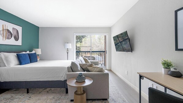 Desk, iron/ironing board, WiFi, bed sheets