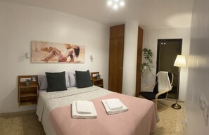 1 bedroom, iron/ironing board, travel cot, WiFi