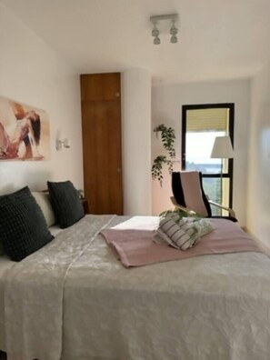 1 غرفة نوم ومكواة/لوح كي وسرير سفر وواي فاي