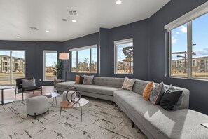 Smart TV - Landing | Stunning 2BD, Gym, Clubhouse (Littleton)