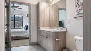 2 makuuhuonetta, työpöytä, silitysrauta/-lauta, Wi-Fi