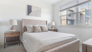 2 bedrooms, desk, iron/ironing board, WiFi