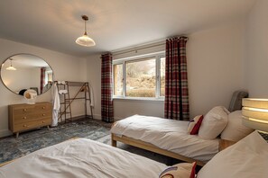 5 عدّة غرف نوم ومكواة/لوح كي وسرير سفر وواي فاي مجانًا