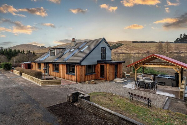 المنشأة من الخارج