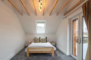 5 bedrooms, iron/ironing board, travel cot, free WiFi