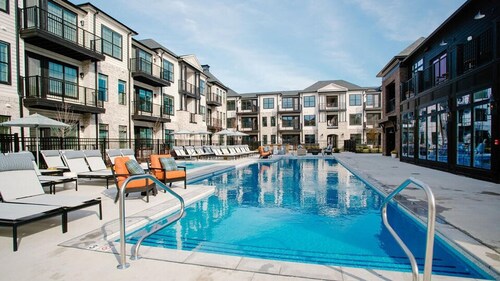 Landing | Amazing 2BD, Pool, Gym