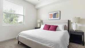 2 bedrooms, desk, iron/ironing board, WiFi - Landing | Beautiful 2BD, Rooftop Lounge, Pool (Fort Myers)