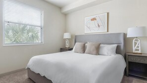 2 Schlafzimmer, Schreibtisch, Bügeleisen/Bügelbrett, WLAN