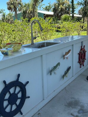 Property grounds - RV site- Covered Pavillion area for enjoyment regardless of the weather! (Steinhatchee)