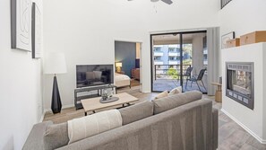 2 bedrooms, desk, iron/ironing board, WiFi