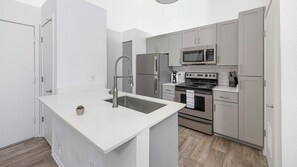 Kühlschrank, Esstisch