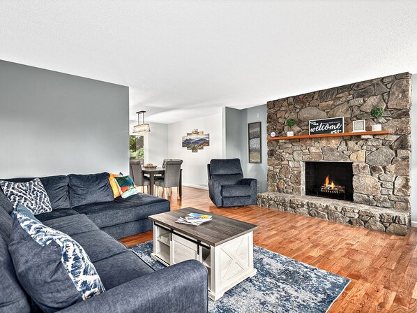 Smart TV, fireplace