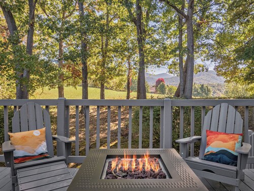 The Blue Ridge Retreat-A Peaceful Mountain Home in Weaverville, NC 