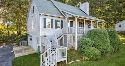 The Blue Ridge Retreat-A Peaceful Mountain Home in Weaverville, NC