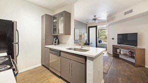 Kühlschrank, Esstisch