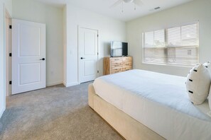 3 bedrooms, desk, iron/ironing board, WiFi